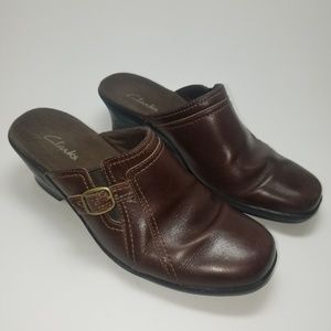 Clarks Women's size 6 m leather clogs